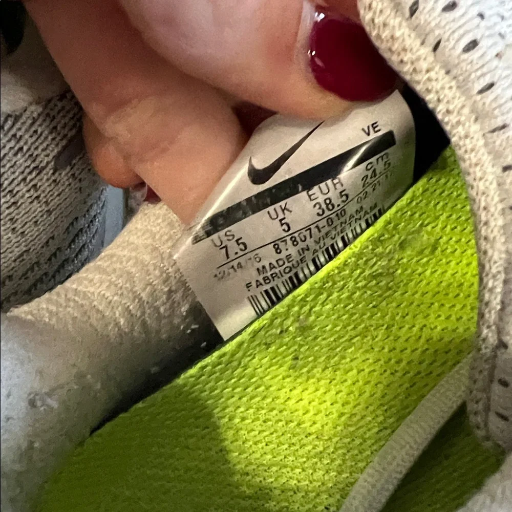 Nike Zoom All Out White and Gray Sneakers size 7.5 women’s - Picture 7 of 7